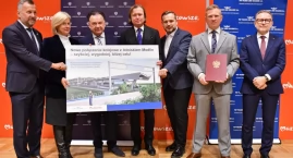 Zdjęcie dotyczy: Decyzja lokalizacyjna dla linii kolejowej do lotniska w Modlinie podpisana