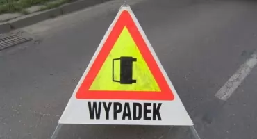 Nowy Dwór Mazowiecki. Zderzenie pojazdu ciężarowego z autem osobowym na Leśnej. Kobieta kierująca osobówką trafiła do szpitala