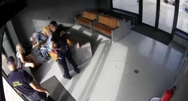 Spożywanie alkoholu w miejscach publicznych pod kontrolą. Interwencja Straży Miejskiej na stacji PKP