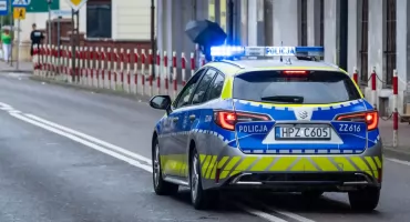 25-letni motocyklista przewrócił się na Piastowskiej w Kosewie. Mężczyzna jechał zbyt szybko. Policja ukarała go mandatem