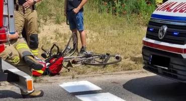 Czosnów. Zderzenie rowerzysty z autem dostawczym na drodze wojewódzkiej nr 579 w Aleksandrowie. Rowerzysta został ukarany mandatem