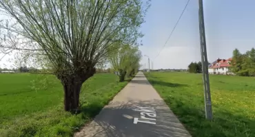 Czosnów. Chodnik przy ulicy Trakt w Kazuniu Polskim i Kazuniu Bielany. Trwają wywłaszczenia