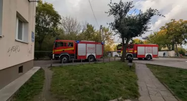 Nowy Dwór Mazowiecki. Pożar mieszkania w bloku przy Wojska Polskiego. Alarm okazał się fałszywy