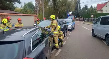Pomiechówek. Czołowe zderzenie dodge i opla na Słowiańskiej w Kosewku