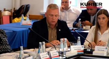 Nowy Dwór Mazowiecki. Radni przeciw budowie bloków przy Akacjowej i Sienkiewicza. Pełne nagranie z dyskusji na sesji 