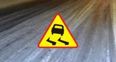 IMGW ostrzega: dziś niebezpieczna gołoledź. Ryzyko na drogach i chodnikach