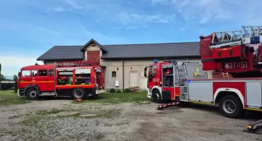 Nasielsk. Pożar sadzy w budynku gospodarczym w Nunie. Z ogniem walczyły trzy zastępy straży pożarnej
