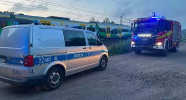 Nowy Dwór Mazowiecki. Tragiczny wypadek z udziałem człowieka i pociągu Kolei Mazowieckich. Nie żyje kobieta potrącona przez pociąg