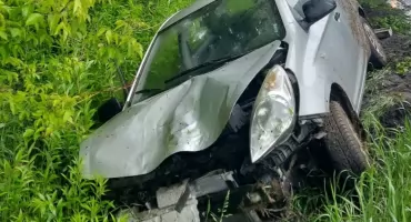 Nowy Dwór Mazowiecki. Kierująca Hyundaiem wpadła w poślizg i zjechała Z DK 62 do rowu. Kobieta trafiła do szpitala
