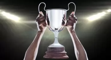 Nowy Dwór Mazowiecki. Ponad 130 tys. zł rozdzielone! Burmistrz Sosiński nagrodził sportowców, trenerów i artystów