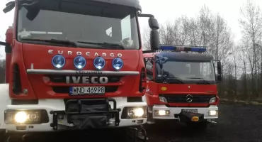 Czosnów. Dachowanie na trasie S7 we wsi Łomna. Hyundai wylądował w rowie, ale kierowca miał ogromne szczęście
