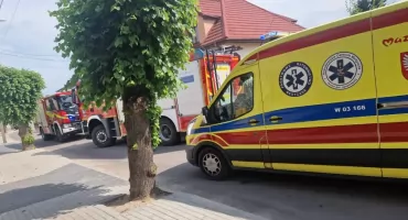 34-latek nagle osunął się na chodnik. W centrum Nasielska trwała dramatyczna walka o jego życie