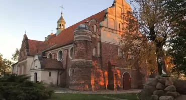 Kadrowe roszady w parafiach powiatu nowodworskiego. Księża zmieniają placówki, wierni żegnają duszpasterzy