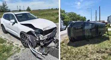 Zakroczym. Zderzenie Volvo i Land Rovera na Doranta. W wyniku tego zdarzenia Land Rover przewrócił się na bok, a jedna osoba trafiła do szpitala