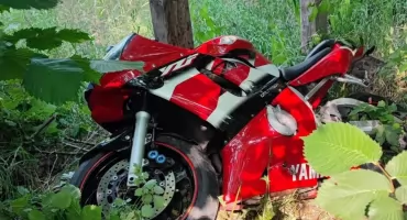 Czosnów. Tragedia na zakręcie w Sadach! Motocyklista nie przeżył zderzenia z osobówką