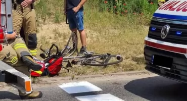 Nowy Dwór Mazowiecki. Zderzenie osobówki z rowerzystą na Gospodarczej. Kierowca jednośladu trafił do szpitala