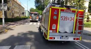 Nowy Dwór Mazowiecki. Zderzenie osobówki i dostawczaka na Warszawskiej. Groźnie wyglądało, ale wszyscy wyszli z tego bez obrażeń
