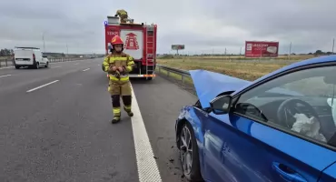 Zakroczym. Zderzenie dwóch citroenów na S7. Jeden z kierowców trafił do szpitala, ekspresówka została zablokowana