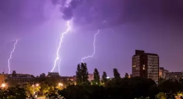 Uwaga! Ostrzeżenie przed burzami i silnym wiatrem dla powiatu nowodworskiego