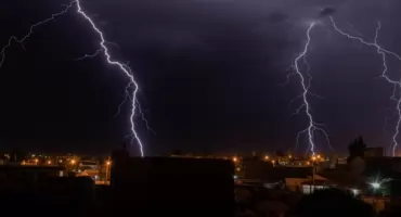 Uwaga! W czwartek po południu oraz wieczorem mogą wystąpić burze i silny wiatr. Ostrzeżenie IMGW dla powiatu nowodworskiego