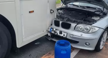 Zakroczym. BMW uderzyło w ciężarową Scanię na Doranta. Kierująca autem osobowym trafiła do szpitala