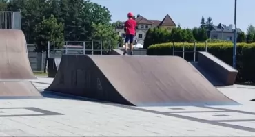 Leoncin. Nowy skatepark, plac zabaw i ścieżka edukacyjna powstaną za Urzędem Gminy. Jest wykonawca 