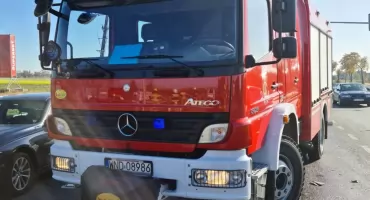 Czosnów. Skoda wypadła z drogi i wylądowała w rowie. Dwie osoby w aucie, na szczęście nikt nie został ranny